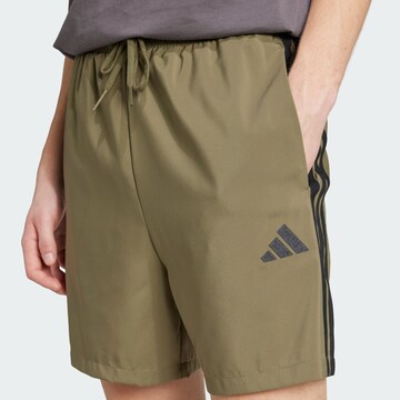 regular Pantaloni sportivi 'Essentials Chelsea' di ADIDAS SPORTSWEAR in verde