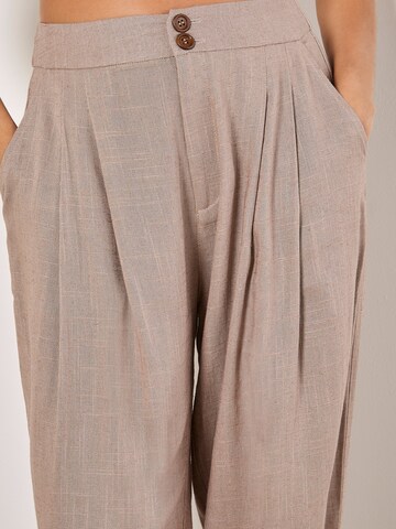 Apricot Regular Bundfaltenhose in Braun