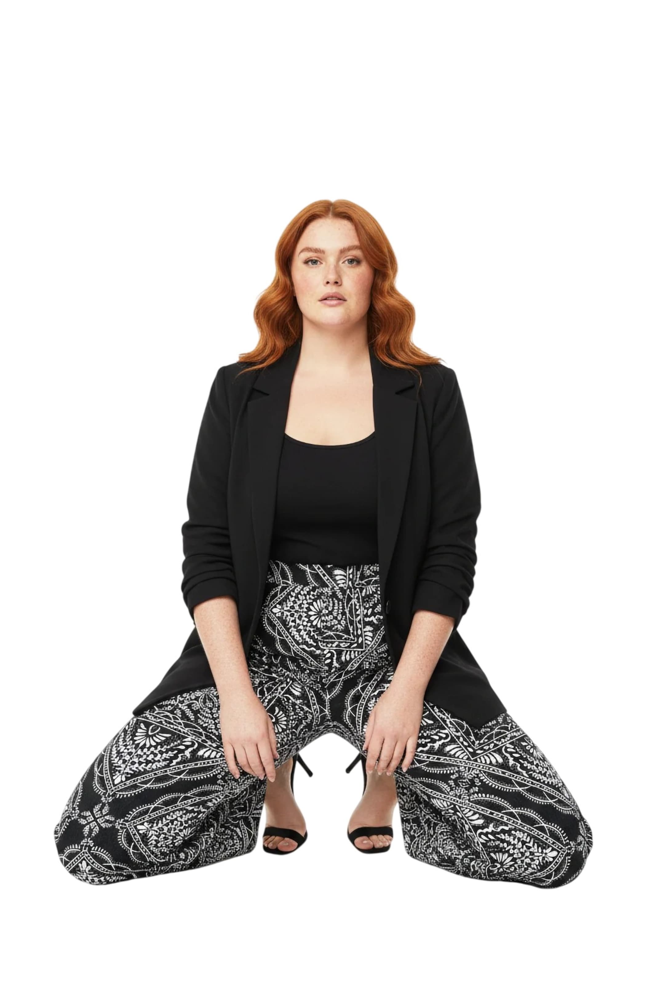 Shape Of You Regular Chino trousers in Black