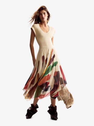 Rochie de la Desigual pe alb