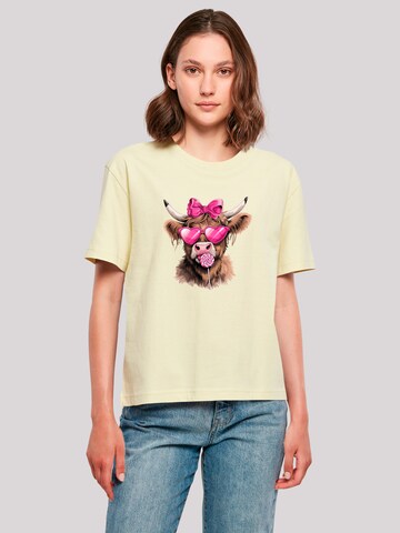 F4NT4STIC T-Shirt 'Highland Cow Valentinstag Sonnenbrille' in Gelb: Vorderseite