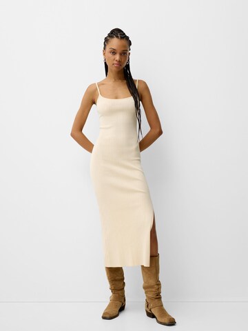 Abito in maglia di Bershka in beige: frontale