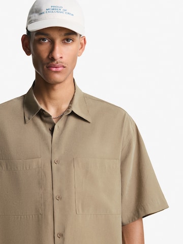 Bershka Comfort fit Button Up Shirt in Beige