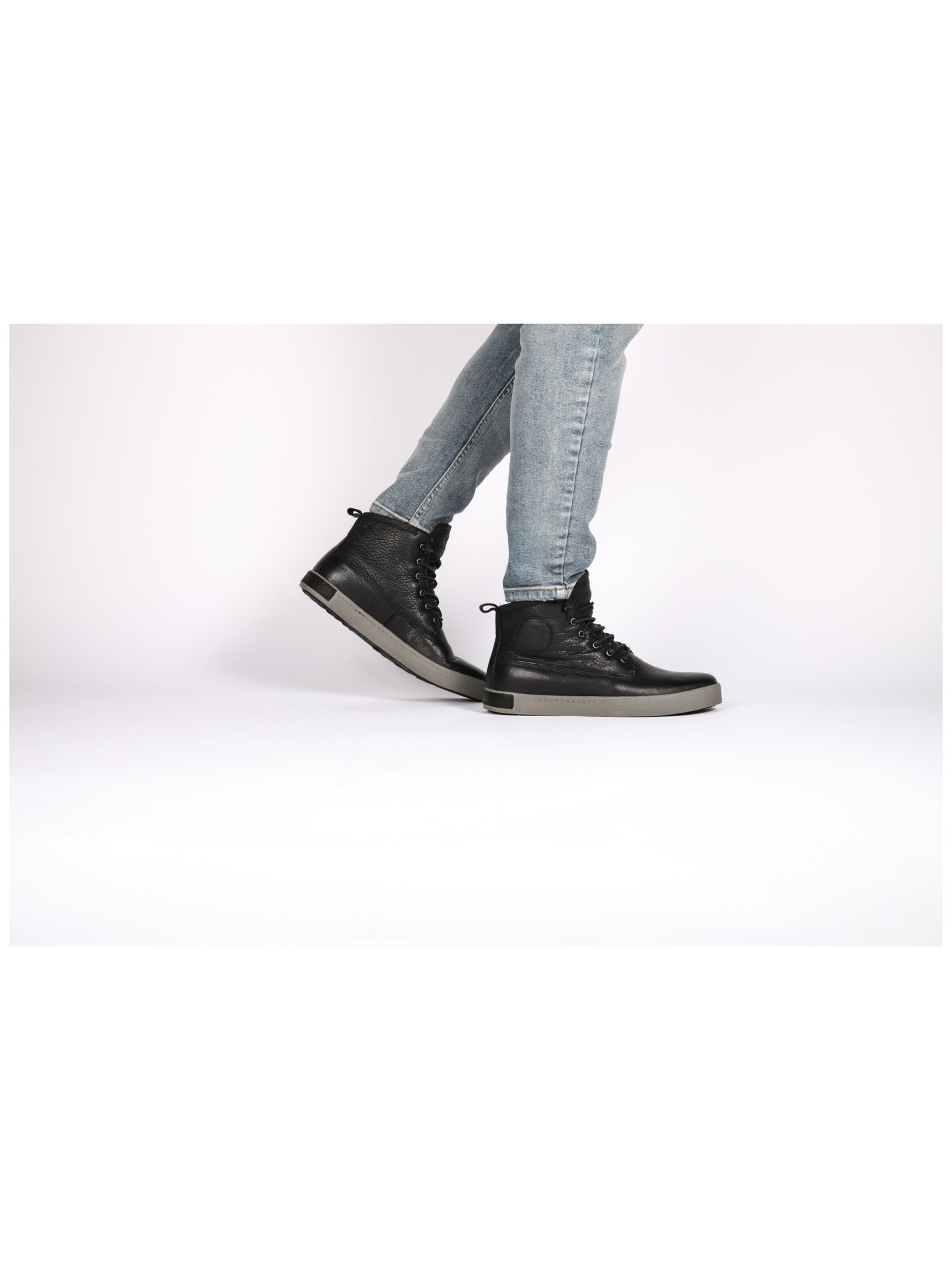 Sneaker alta 'ICON' di BLACKSTONE in nero