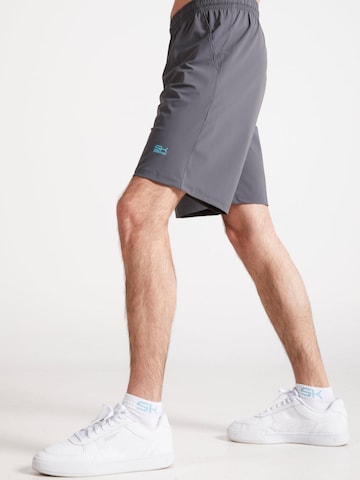 SPORTKIND - Pantalón deportivo 'Shorts' en gris