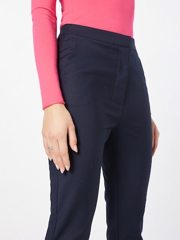 regular Pantaloni con piega frontale di Karen Millen in blu