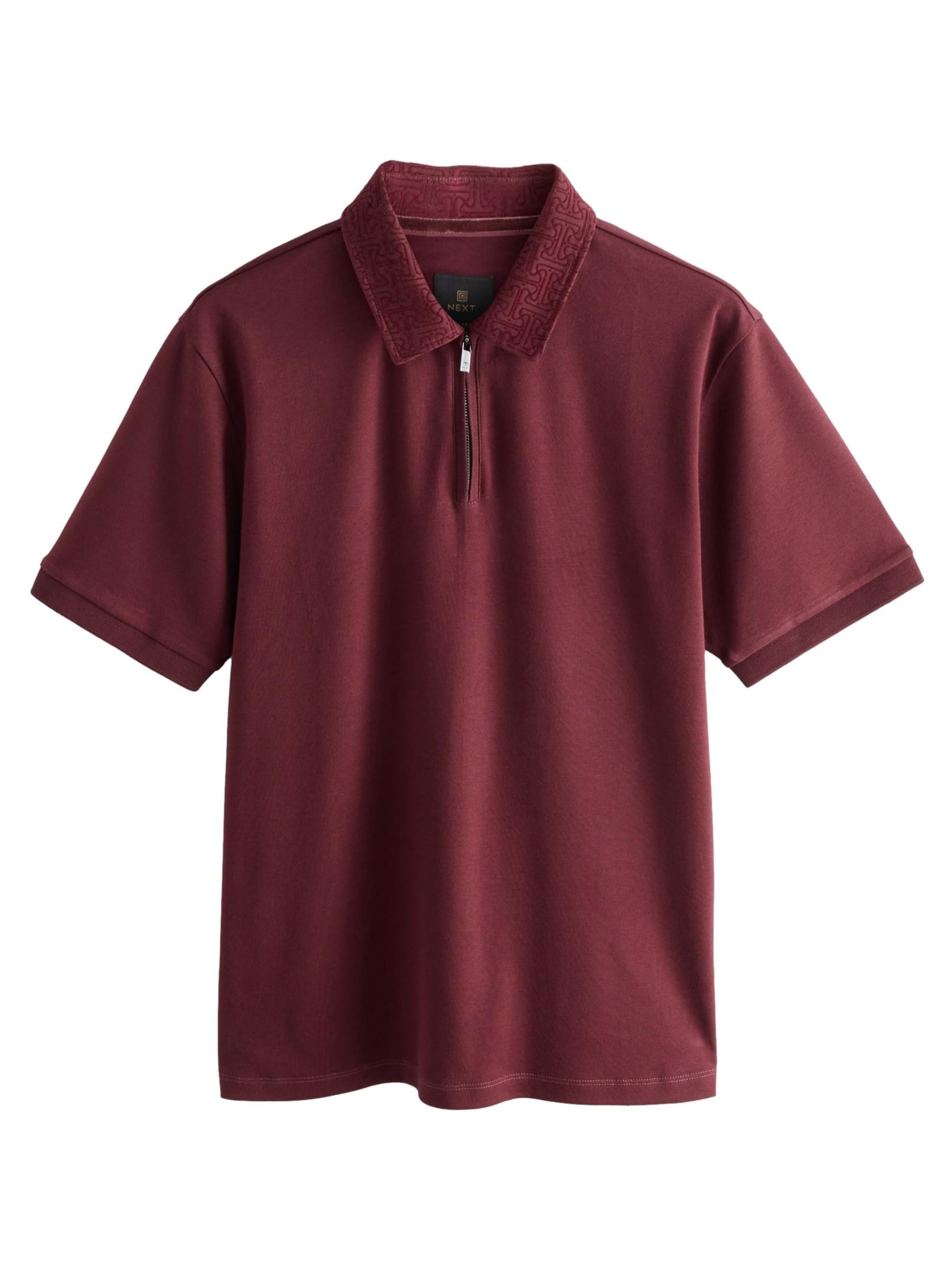 Tricou de la Next pe roșu: față