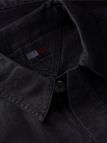 Veste mi-saison 'Essential' Tommy Jeans en noir