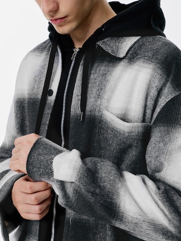 Pull&Bear Jacke in Schwarz