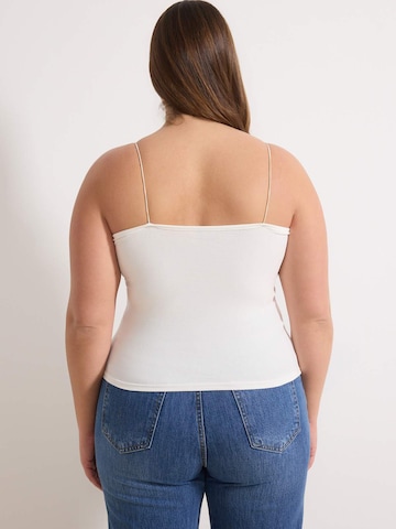 Trendyol Curve Unterhemd in Beige