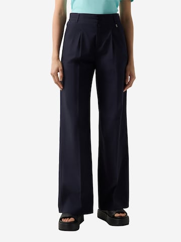 BOGNER Wide leg Pleat-Front Pants 'Amy' in Blue: front