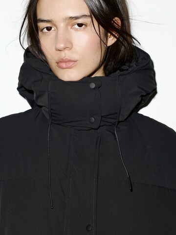 Pull&Bear Wintermantel in Zwart