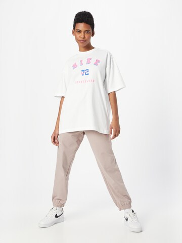 Nike Sportswear - Camiseta talla grande en blanco