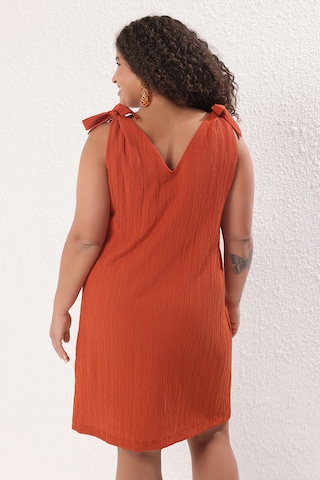 Trendyol Curve Jurk in Rood