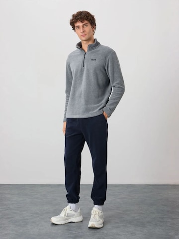 Tommy Life Sweater in Grey