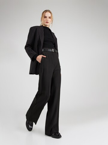 Wide leg Pantaloni con piega frontale di BOSS in nero