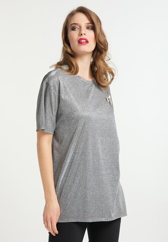 faina Oversized Shirt in Silver: front