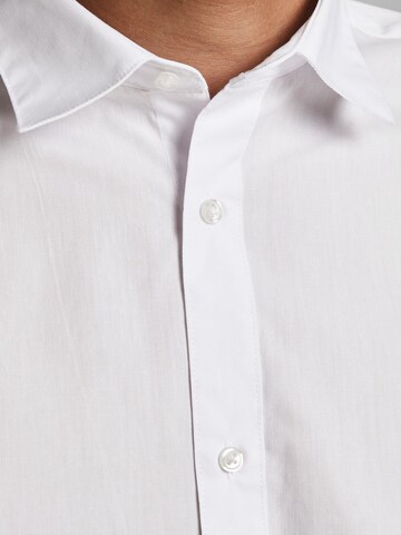 Coupe slim Chemise business 'Joe' JACK & JONES en blanc