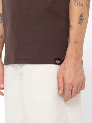 DICKIES T-shirt 'AITKIN TEE' i brun