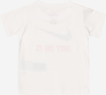 Nike Sportswear T-shirt 'SWOOSH' i vit