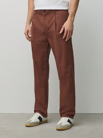Regular Pantalon chino Next en marron : devant