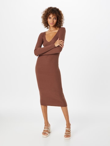 minimum Kootud kleit 'STASSY', värv pruun: eest vaates