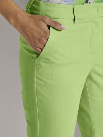 évasé Pantalon à plis MADELEINE en vert