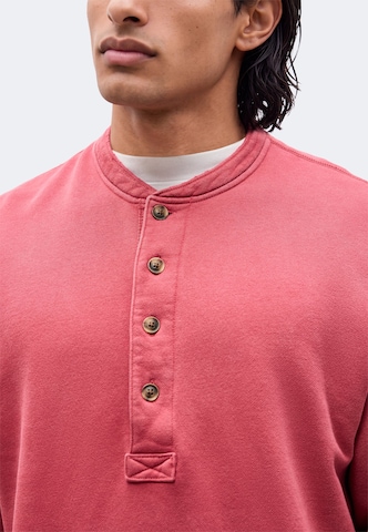 Abercrombie & Fitch Sweatshirt 'ESSENTIAL' i rød: forside