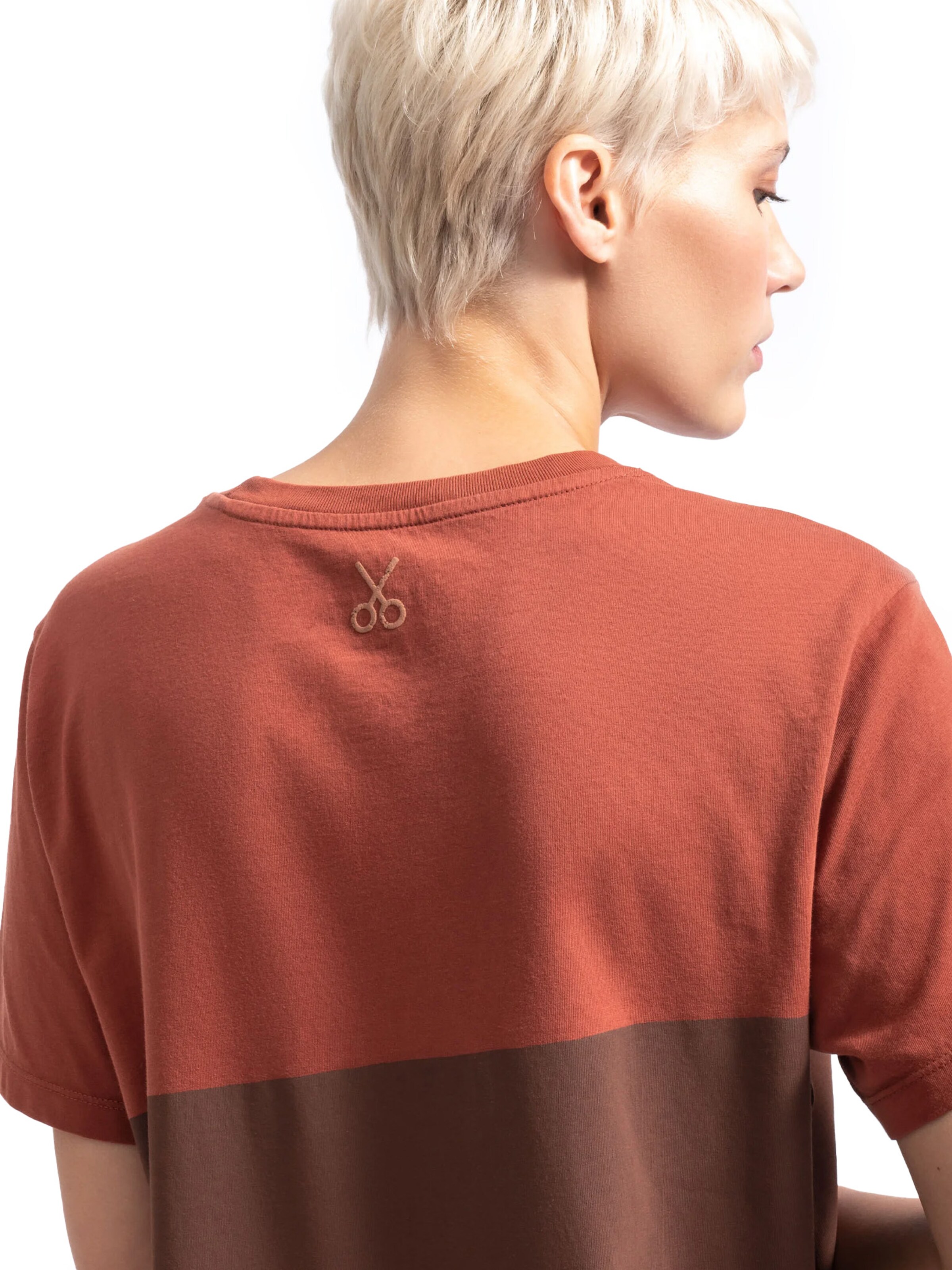 T-Shirt 'Shield Maiden' Kaft en rouge