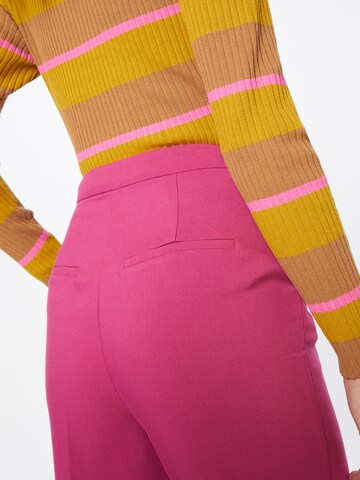 A-VIEW regular Παντελόνι με τσάκιση 'Annali' σε ροζ