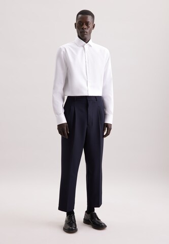 Coupe slim Chemise business 'Schwarze Rose' SEIDENSTICKER en blanc