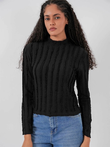 Bigdart Pluus, värv must: eest vaates