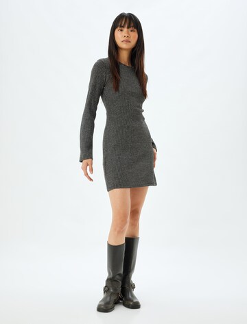 Koton Kleid in Grau