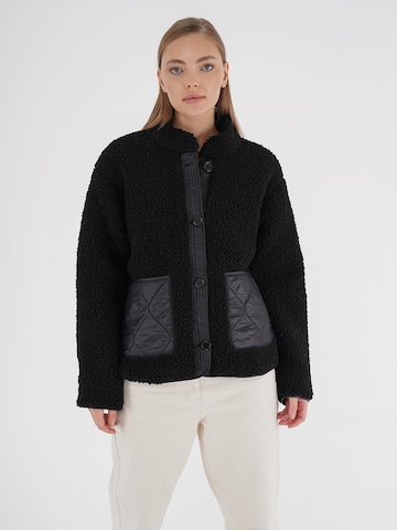 FRESHLIONS Fleece Jacket in Black: front