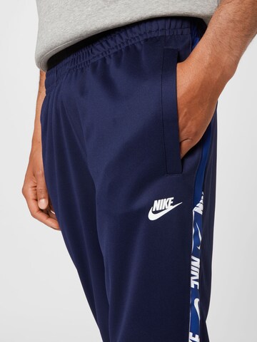 Nike Sportswear Tapered Hose in Blau