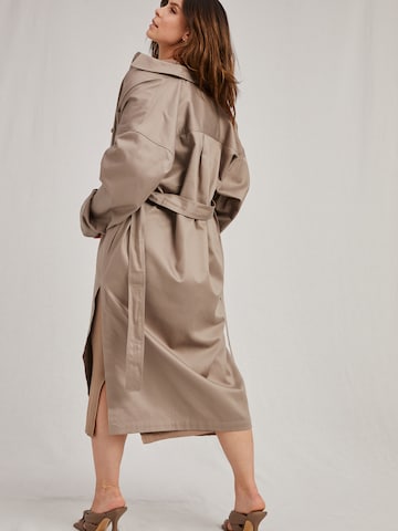 A LOT LESS Ανοιξιάτικο και φθινοπωρινό παλτό 'Kiara' σε μπεζ