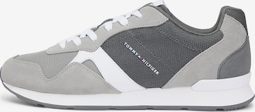 TOMMY HILFIGER Sneakers laag in Grijs: voorkant