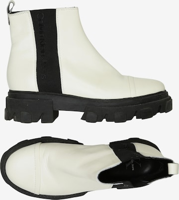 Calvin Klein Dress Boots in 40,5 in White: front