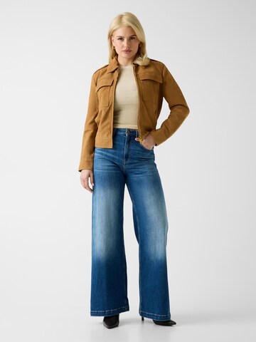 GUESS Jacke in Braun