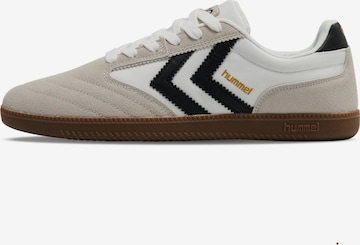 Baskets basses Hummel en blanc : devant