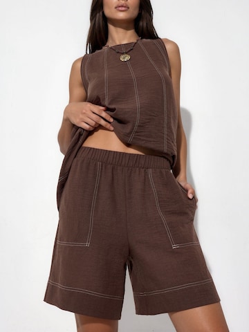 Completo pantalone di Hiccup in marrone