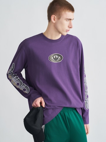 ADIDAS ORIGINALS T-shirt i lila