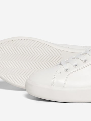 ONLY حذاء رياضي بلا رقبة 'Soul-4' بلون أبيض