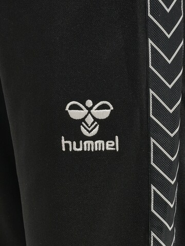 Hummel Tapered Sporthose in Schwarz