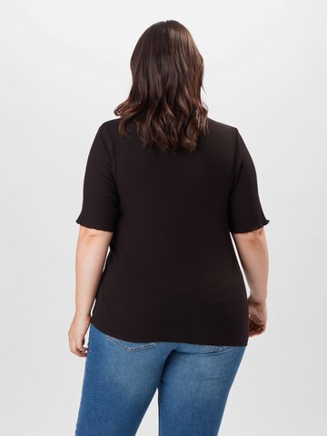 Tricou 'Nanna' de la Selected Femme Curve pe negru