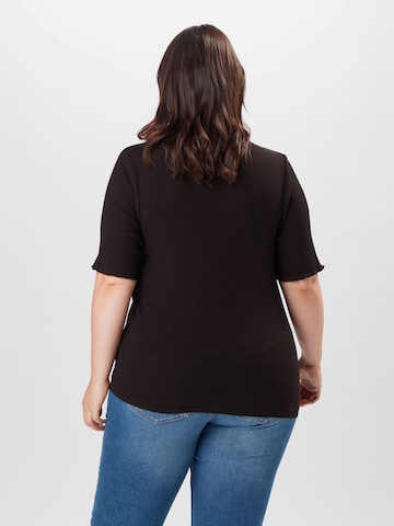 Selected Femme Curve - Camiseta 'Nanna' en negro