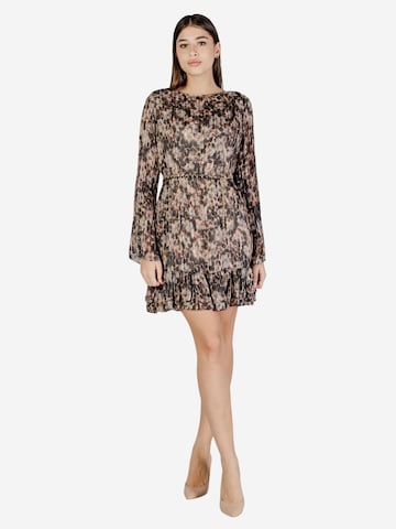 Abito 'LS ILENIA PLEAT DRESS W6RK37 WJ712' di GUESS in beige: frontale