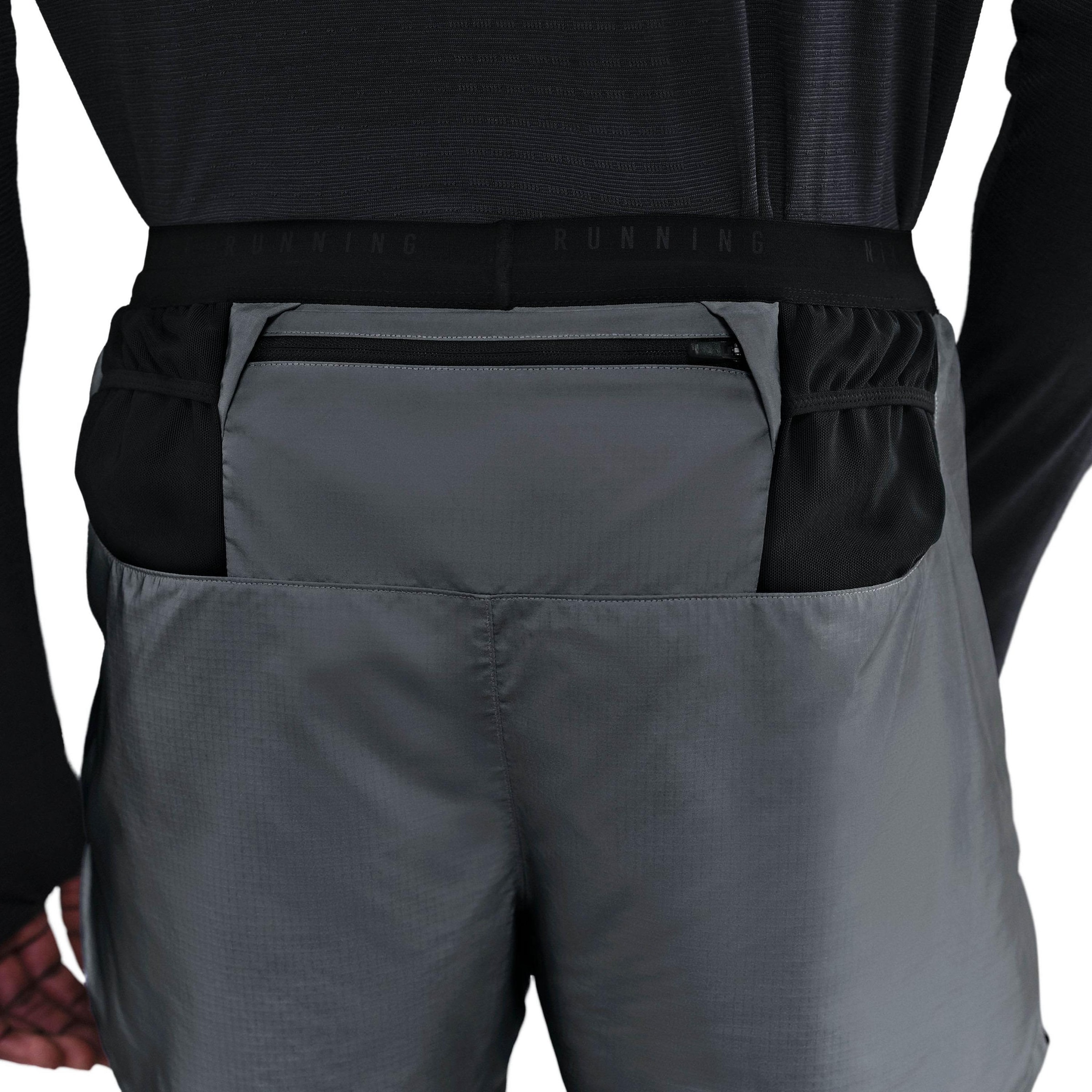 NIKE Regular Sportshorts 'REFLECT' in Grau