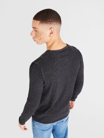 QS Пуловер в черно