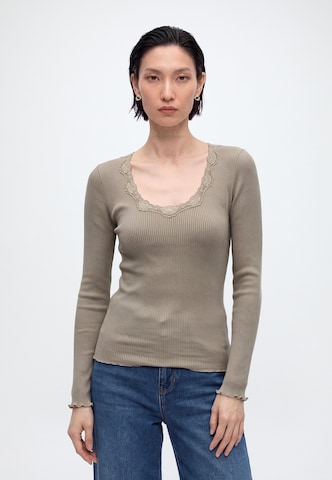 rosemunde Shirt in Bruin: voorkant